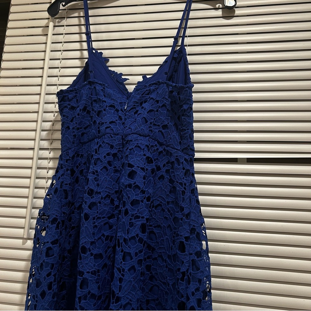Astr The Label Elegant Blue Lace Midi Dress. Size Small - Picture 3 of 7